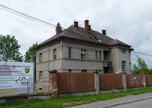 I zvenčí je vidět, že&nbsp;se cosi děje